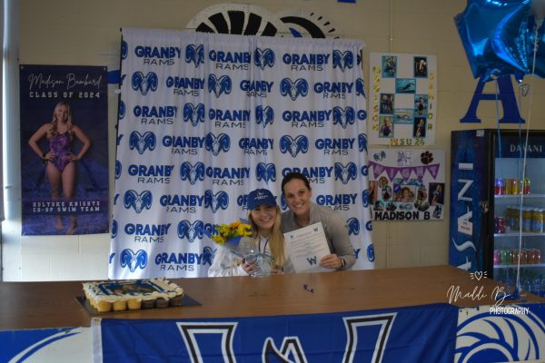 Madison Bombard signs for Westfield State Swimming